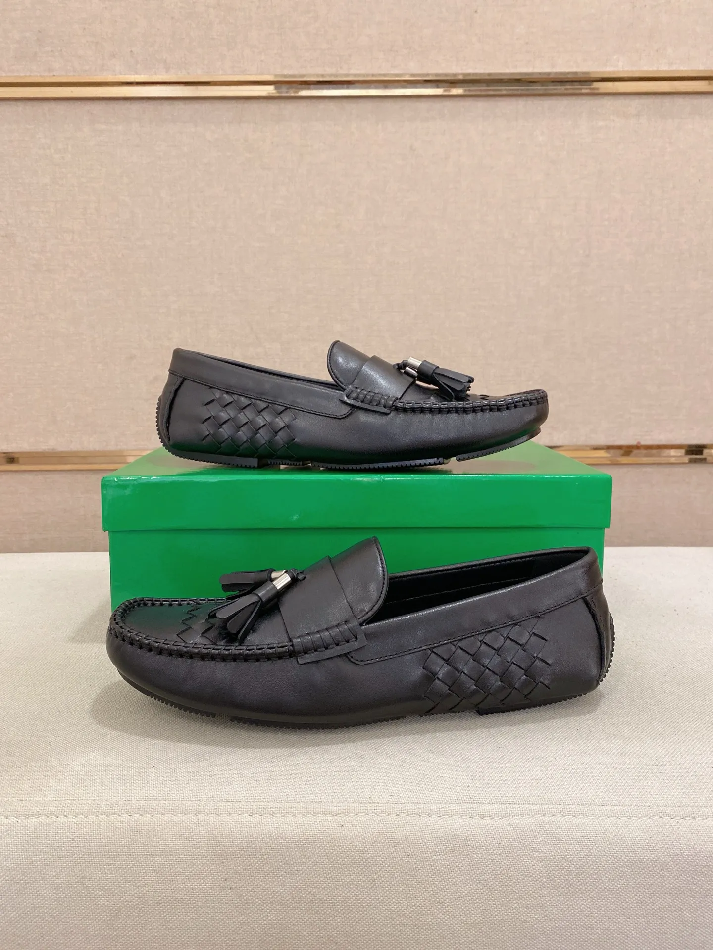Men's shoes 💰 400💰 (Niu Li + Niu Pad) [BV] latest hot style‼ ️Casual men's shoes, uppers imported first-layer cowhide ➕Full imported cowhide lining✔️Exquisite workmanship, excellent foot feel, special rubber soles✔️, cool and fashionable, the latest fashion, fashionable outsole, hurry up. Code number: 38-44 (can be customized to 37.45, non-refundable)
